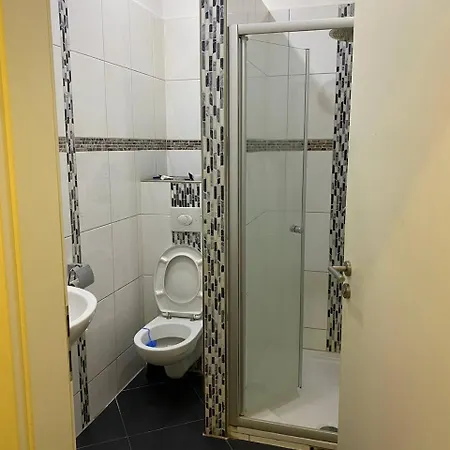 6-bed 4rent Monteurzimmer بيت شباب