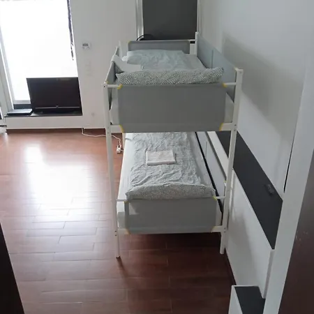 6-bed 4rent Monteurzimmer بيت شباب *