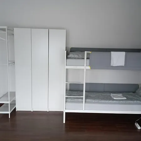 6-bed 4rent Monteurzimmer بيت شباب